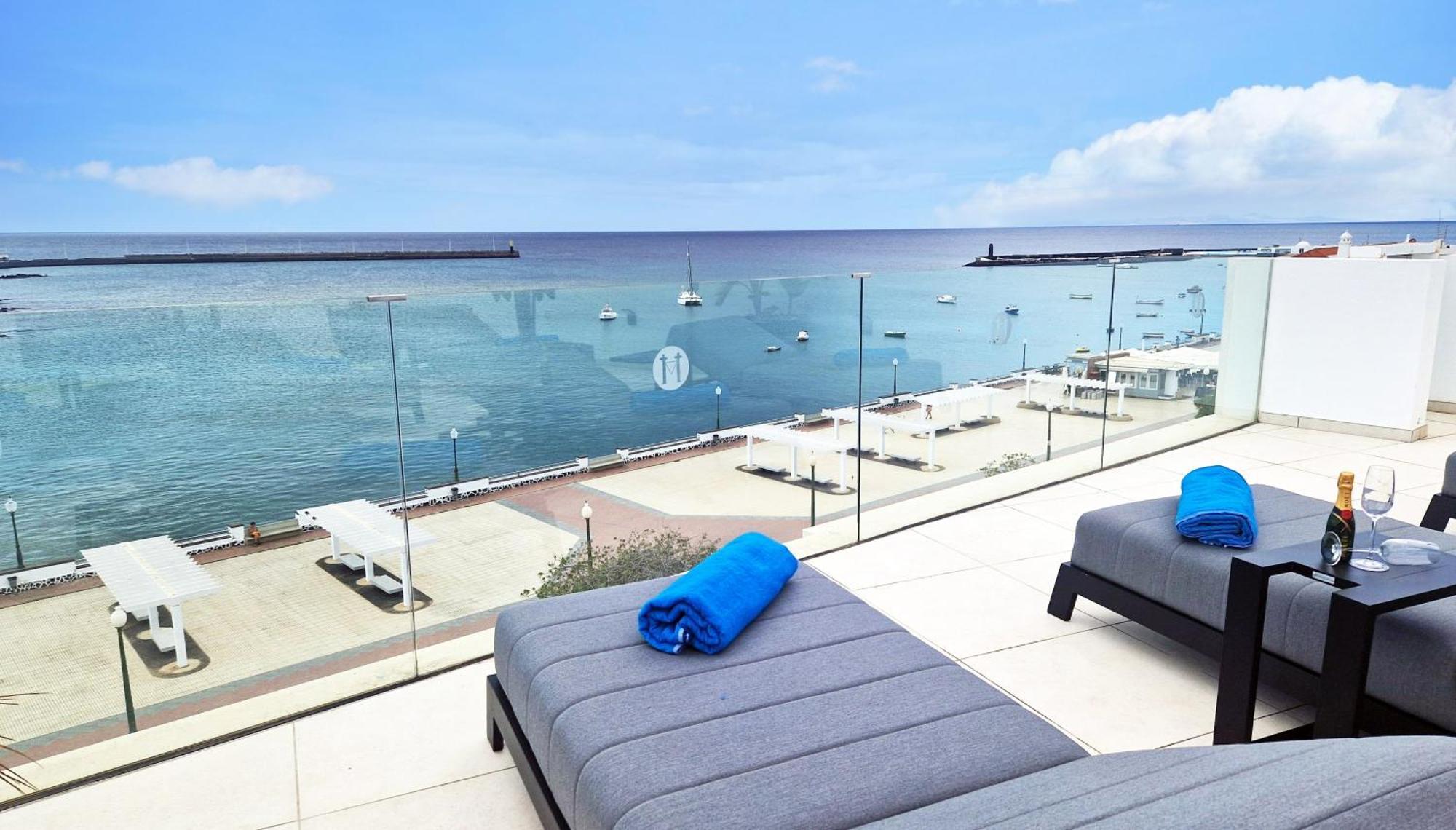 Blue Marina Suites - Boutique Apartments Arrecife  Exterior photo